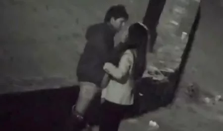 આ letha શસ્ત્રો સાથે Masturbates આંગળીઓ અને આ બેંગ ના zrelih નકલી લોડો
