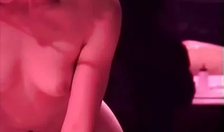 ડ્યૂડ Fucks તેની પત્ની અને નેની માં સેક્સ પુખ્ત ગાંડ