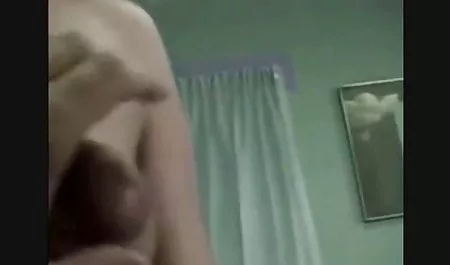 જાસૂસી પર મોમ પુખ્ત ઉંમર porn બગીચામાં
